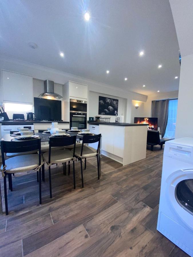 Central London, Jaccuzzi,Newbuild, 2 Bedrooms Two Baths ภายนอก รูปภาพ