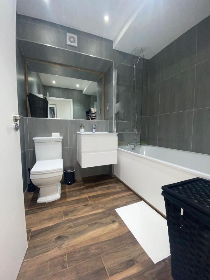 Central London, Jaccuzzi,Newbuild, 2 Bedrooms Two Baths ภายนอก รูปภาพ