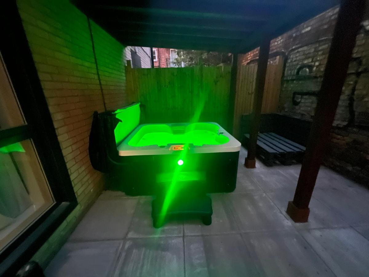 Central London, Jaccuzzi,Newbuild, 2 Bedrooms Two Baths ภายนอก รูปภาพ